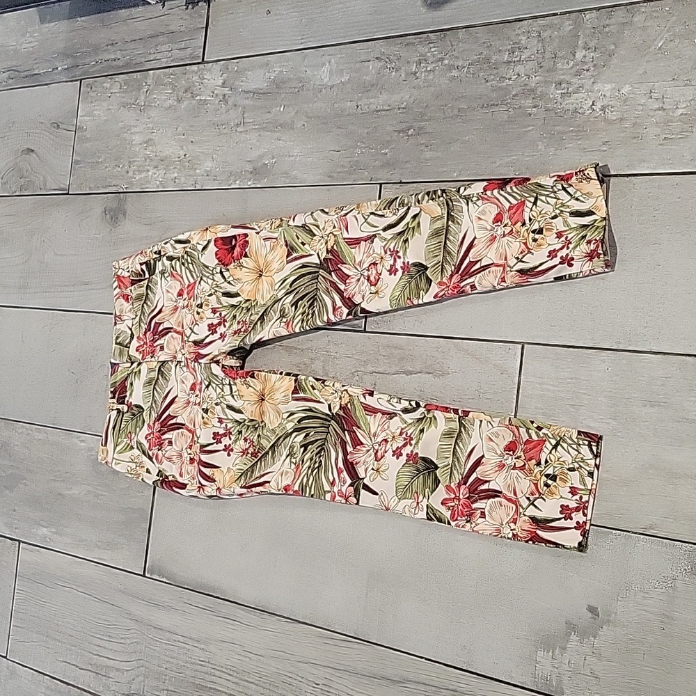 Zara multi color  floral  pants  size xsmall